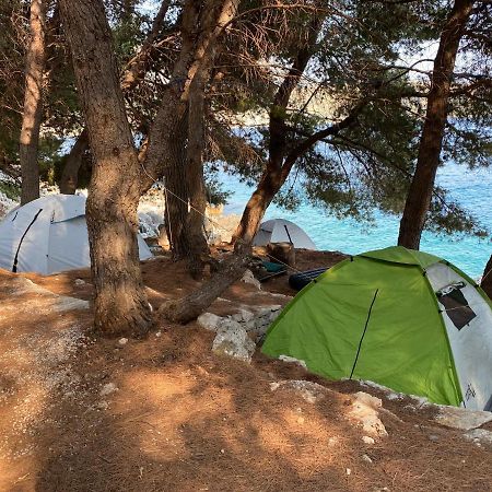 Pine Side Camp Hotel Himarë Eksteriør billede